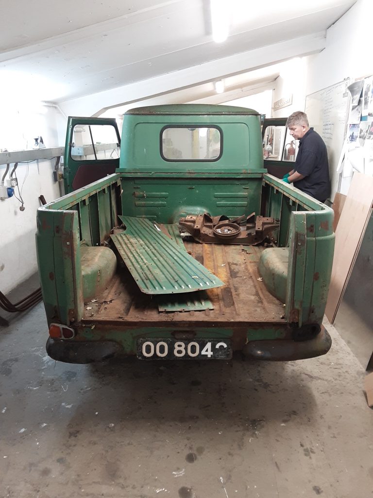 Morris J4 pickup restoration